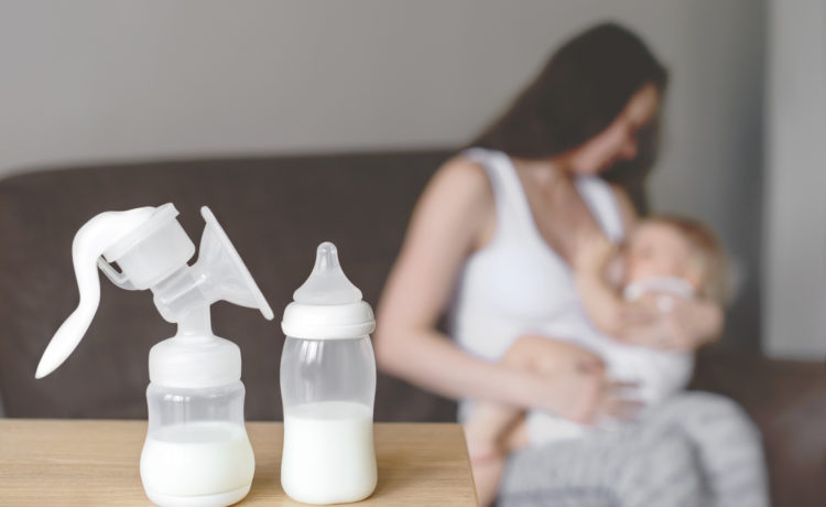 Allattamento al Seno o latte Artificiale – una scelta da non giudicare